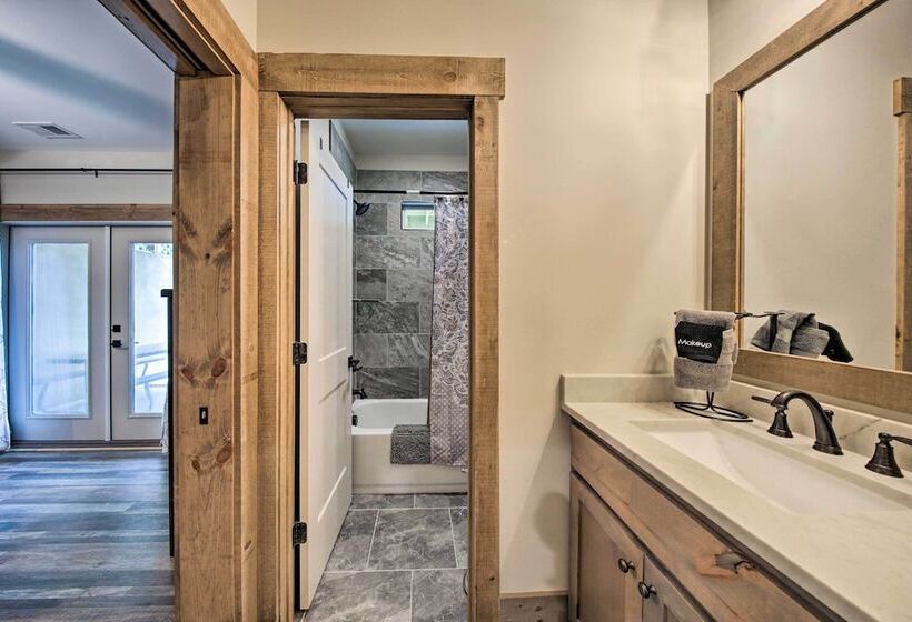 Charming Ellijay Escape: Hot Tub + Game Room