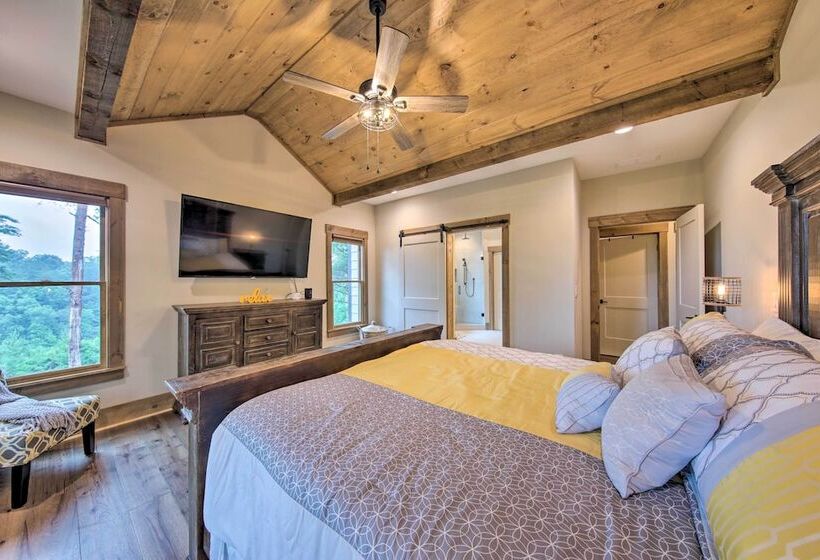 Charming Ellijay Escape: Hot Tub + Game Room