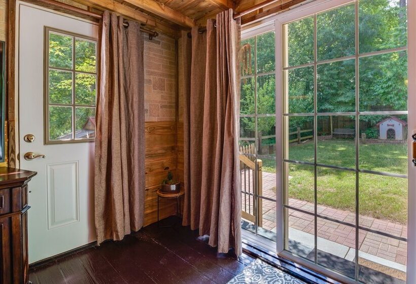 Charming Temple Home: Sunroom & Private Backyard!