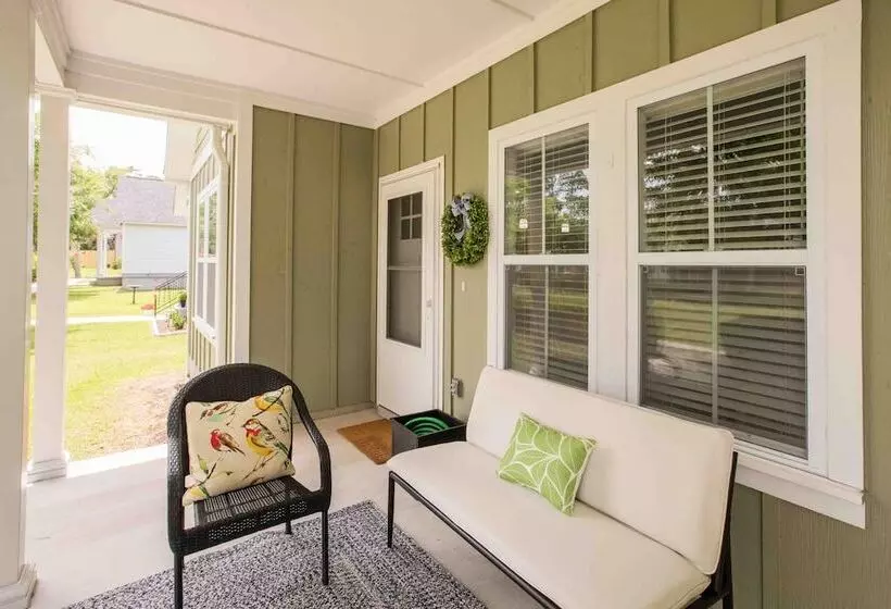 Chic Thomasville Home: Walk To Downtown!