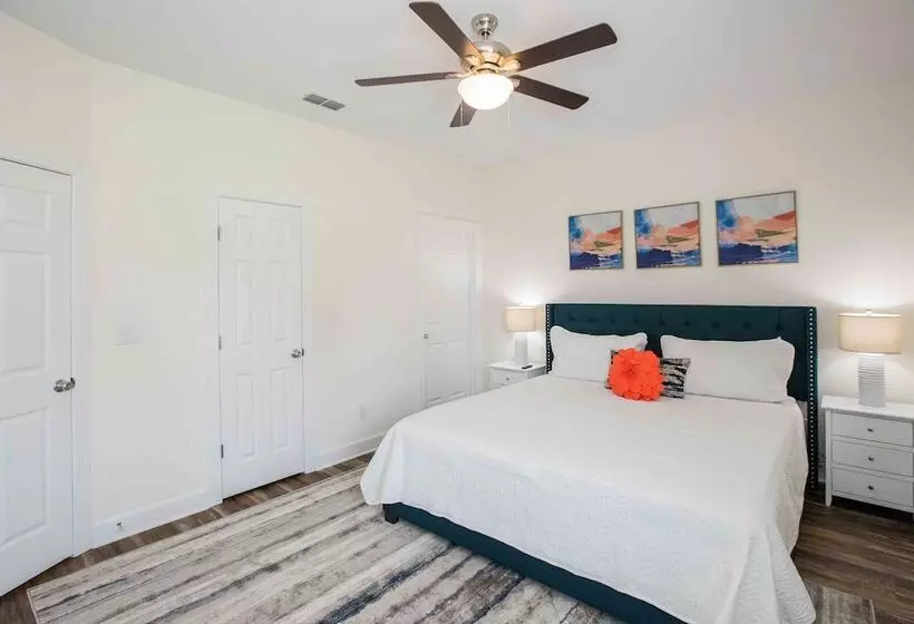 Chic Thomasville Home: Walk To Downtown!