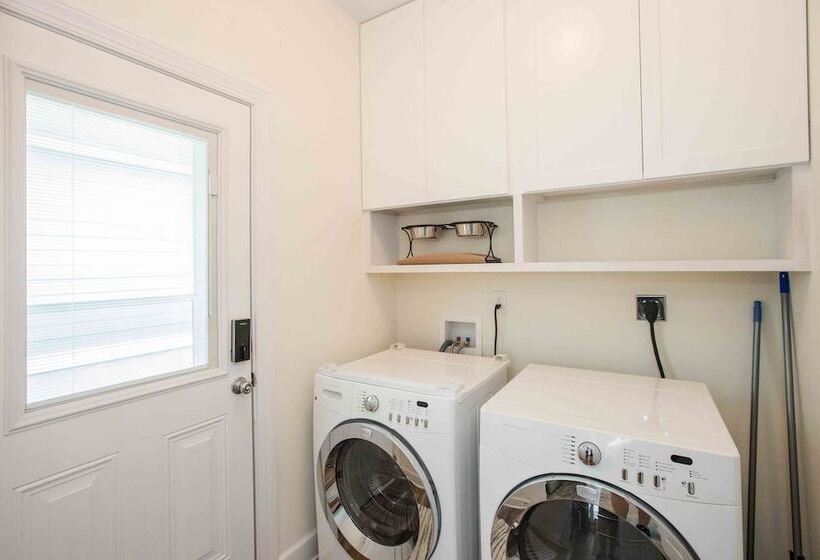 Chic Thomasville Home: Walk To Downtown!