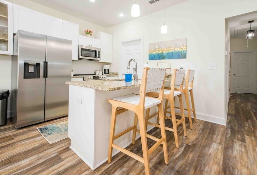 Chic Thomasville Home: Walk To Downtown!