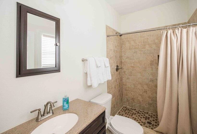 Chic Thomasville Home: Walk To Downtown!