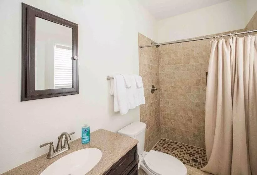 Chic Thomasville Home: Walk To Downtown!