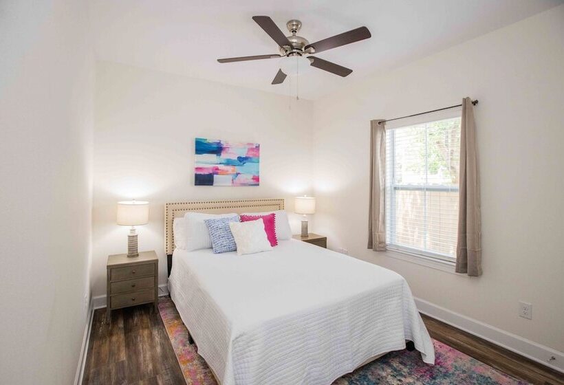 Chic Thomasville Home: Walk To Downtown!