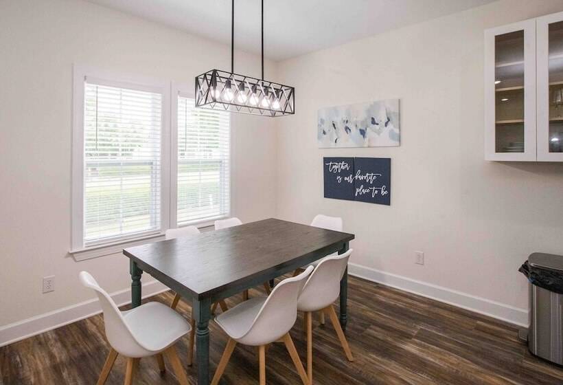 Chic Thomasville Home: Walk To Downtown!