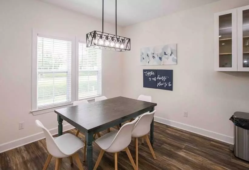 Chic Thomasville Home: Walk To Downtown!