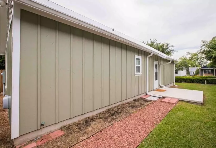 Chic Thomasville Home: Walk To Downtown!