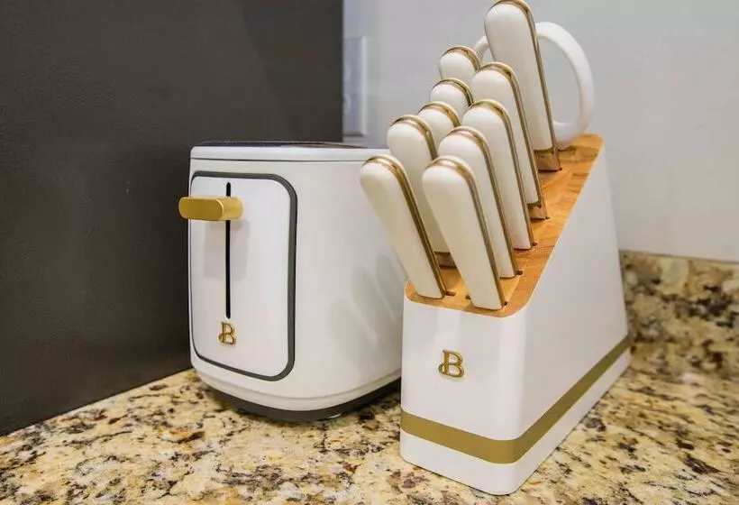 Chic Thomasville Home: Walk To Downtown!