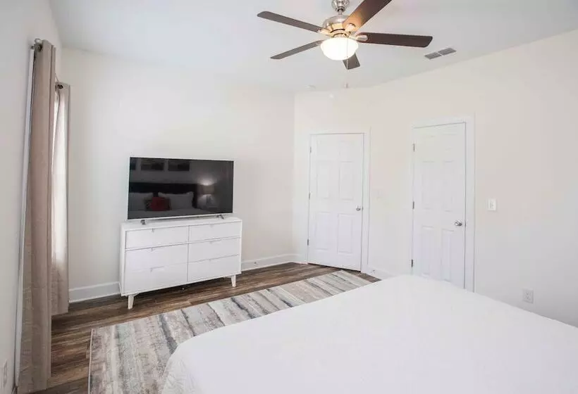 Chic Thomasville Home: Walk To Downtown!