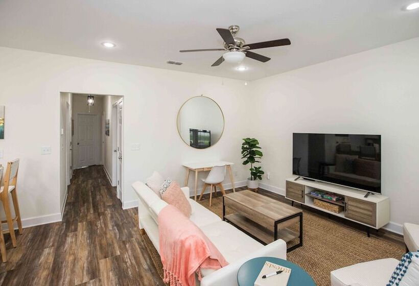 Chic Thomasville Home: Walk To Downtown!