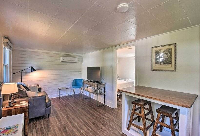 Cozy Athens Cottage: Walk To Sanford Stadium!