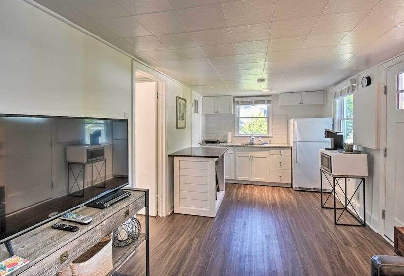 Cozy Athens Cottage: Walk To Sanford Stadium!