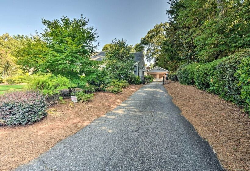 Cozy Athens Cottage: Walk To Sanford Stadium!