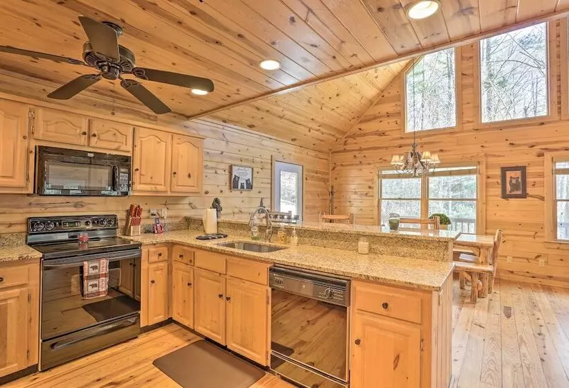 Cozy Blue Ridge Cabin W/ Sauna & Trail Access!