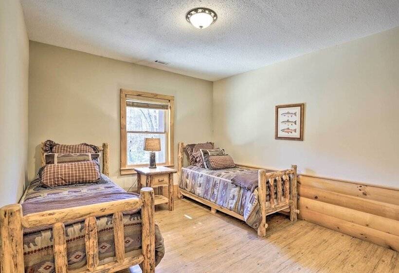 Cozy Blue Ridge Cabin W/ Sauna & Trail Access!