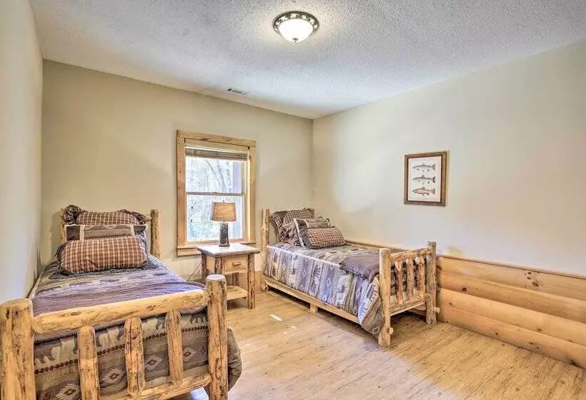 Cozy Blue Ridge Cabin W/ Sauna & Trail Access!