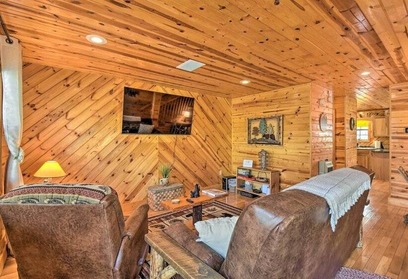 Cozy Hiawassee Cabin W/ Fire Pit & Mtn Views!