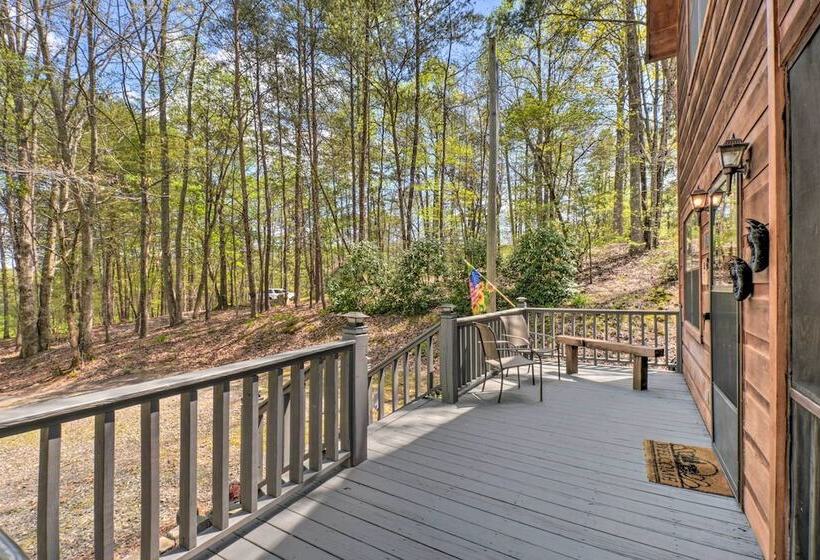 Cozy Hiawassee Cabin W/ Fire Pit & Mtn Views!