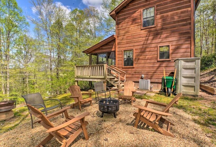 Cozy Hiawassee Cabin W/ Fire Pit & Mtn Views!