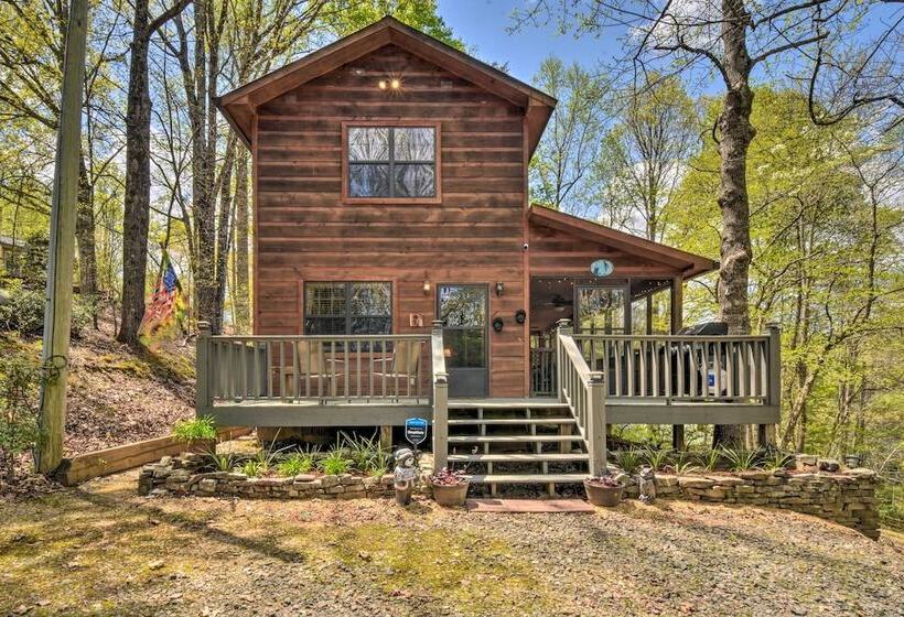 Cozy Hiawassee Cabin W/ Fire Pit & Mtn Views!