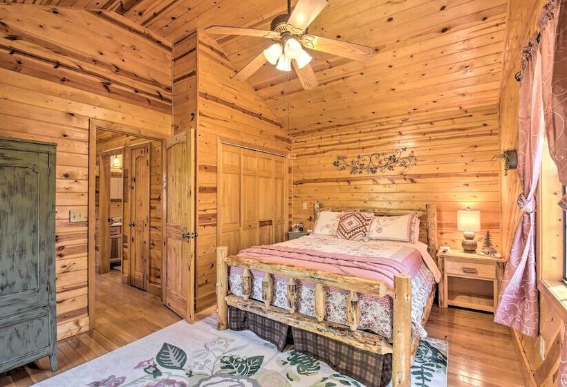 Cozy Hiawassee Cabin W/ Fire Pit & Mtn Views!