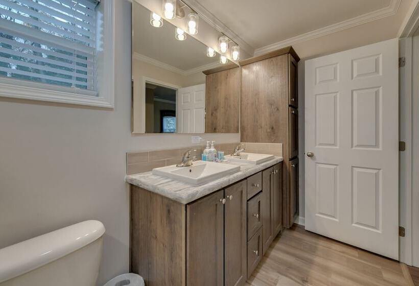 Family Friendly Home W/ Deck Near Colonial Beach!