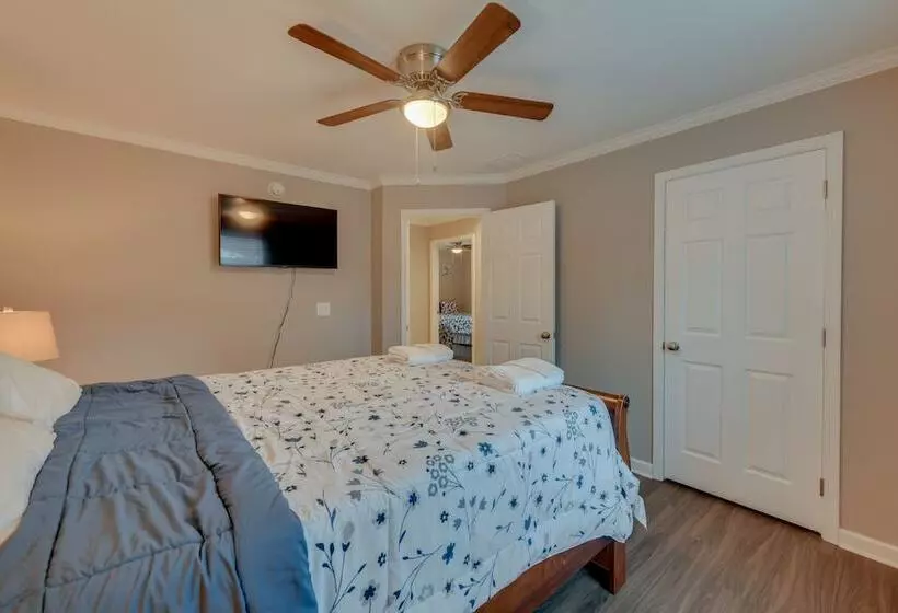 Family Friendly Home W/ Deck Near Colonial Beach!