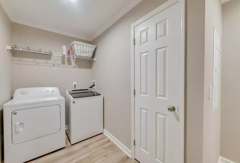 Family Friendly Home W/ Deck Near Colonial Beach!