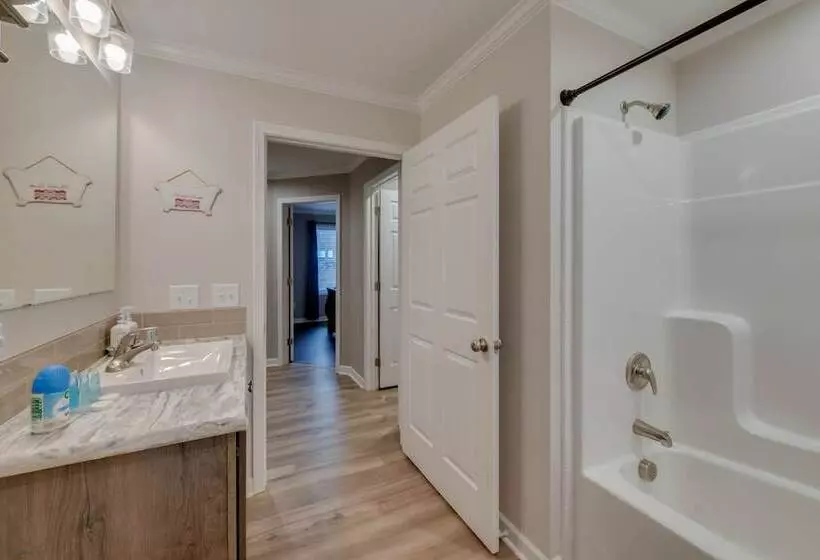 Family Friendly Home W/ Deck Near Colonial Beach!