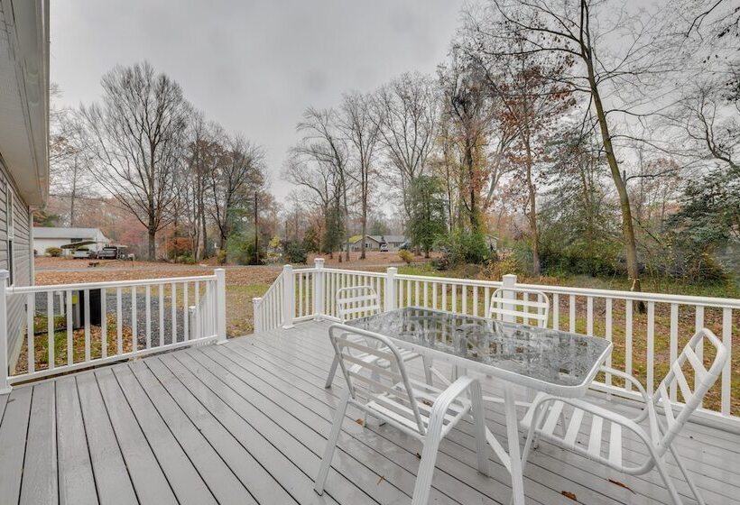 Family Friendly Home W/ Deck Near Colonial Beach!