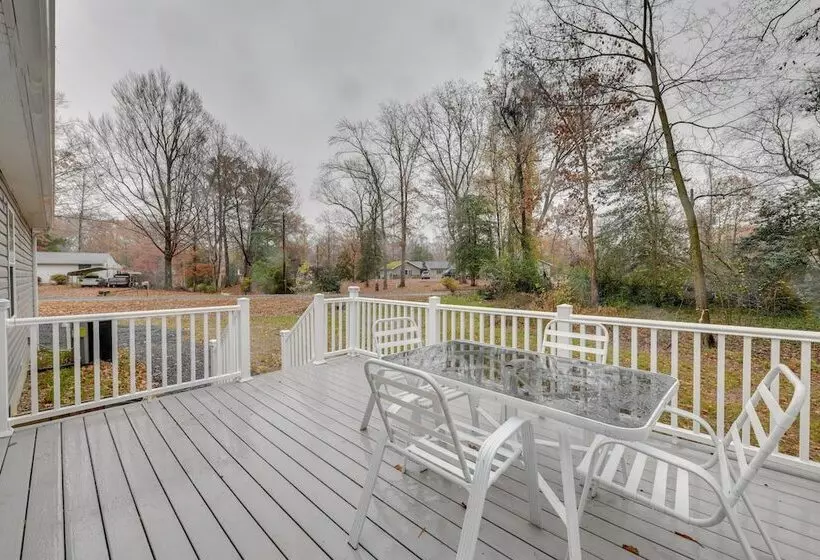 Family Friendly Home W/ Deck Near Colonial Beach!
