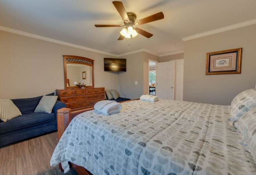 Family Friendly Home W/ Deck Near Colonial Beach!