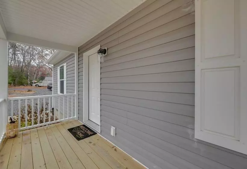 Family Friendly Home W/ Deck Near Colonial Beach!