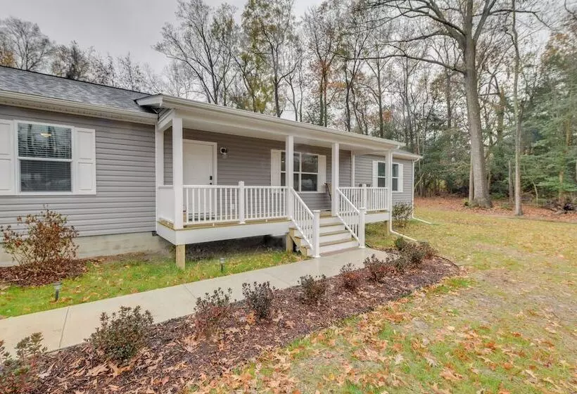 Family Friendly Home W/ Deck Near Colonial Beach!
