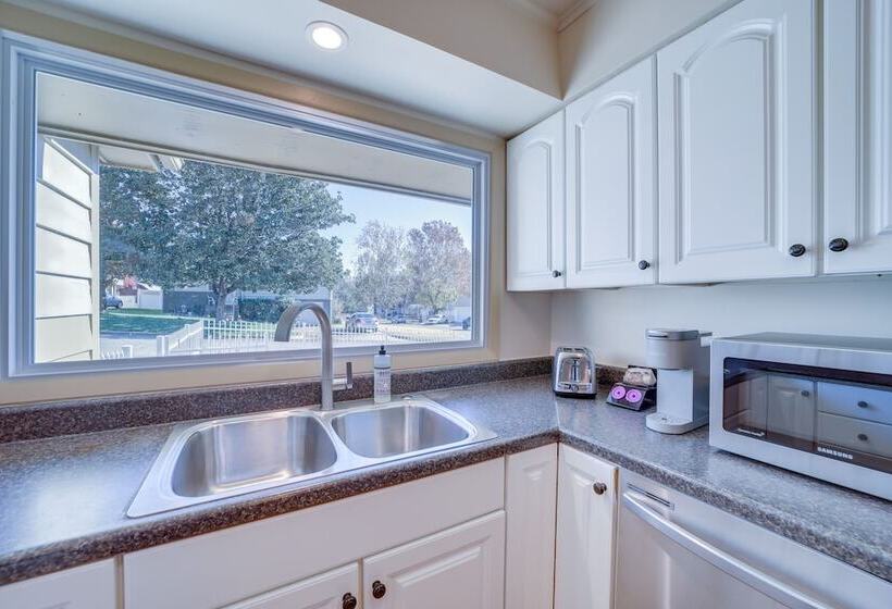 Family Friendly Sand Springs Home ~ 8 Mi To Tulsa!