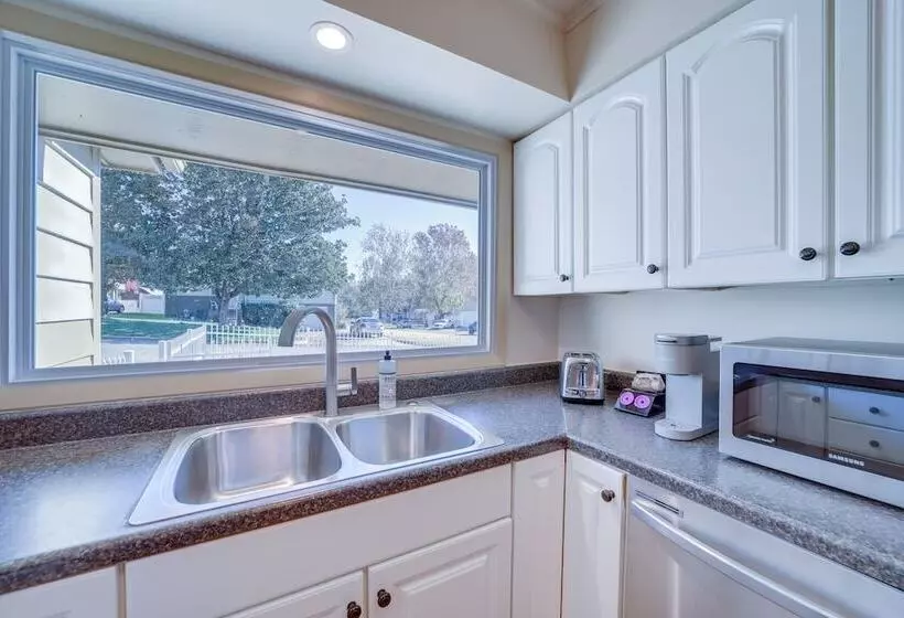 Family Friendly Sand Springs Home ~ 8 Mi To Tulsa!