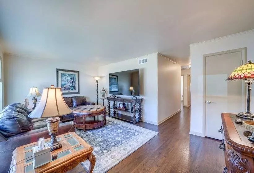 Family Friendly Sand Springs Home ~ 8 Mi To Tulsa!