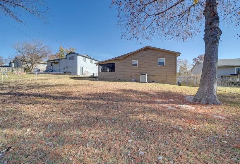 Family Friendly Sand Springs Home ~ 8 Mi To Tulsa!