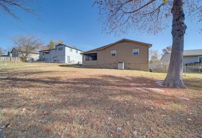 Family Friendly Sand Springs Home ~ 8 Mi To Tulsa!