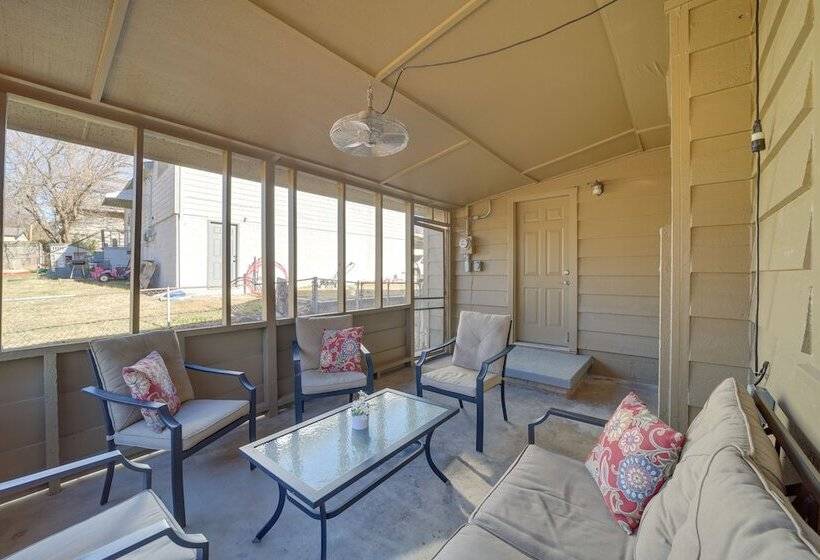 Family Friendly Sand Springs Home ~ 8 Mi To Tulsa!