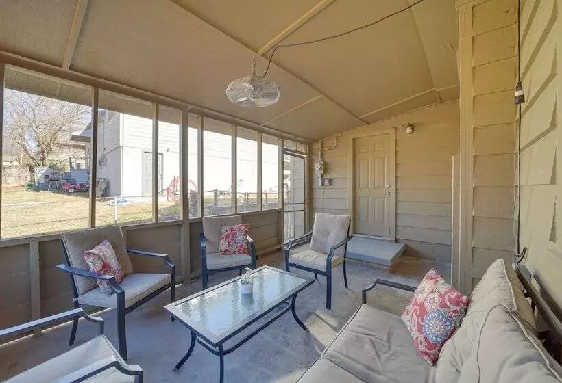 Family Friendly Sand Springs Home ~ 8 Mi To Tulsa!