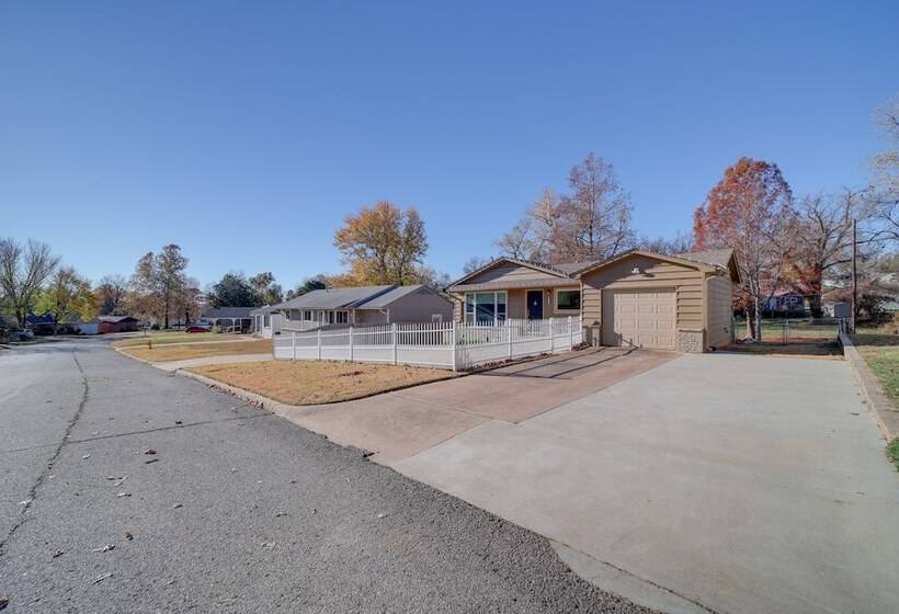 Family Friendly Sand Springs Home ~ 8 Mi To Tulsa!