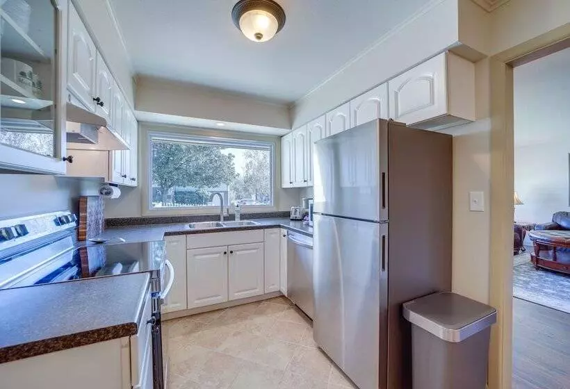 Family Friendly Sand Springs Home ~ 8 Mi To Tulsa!