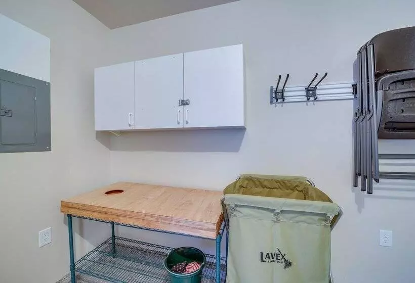 Family Friendly Sand Springs Home ~ 8 Mi To Tulsa!