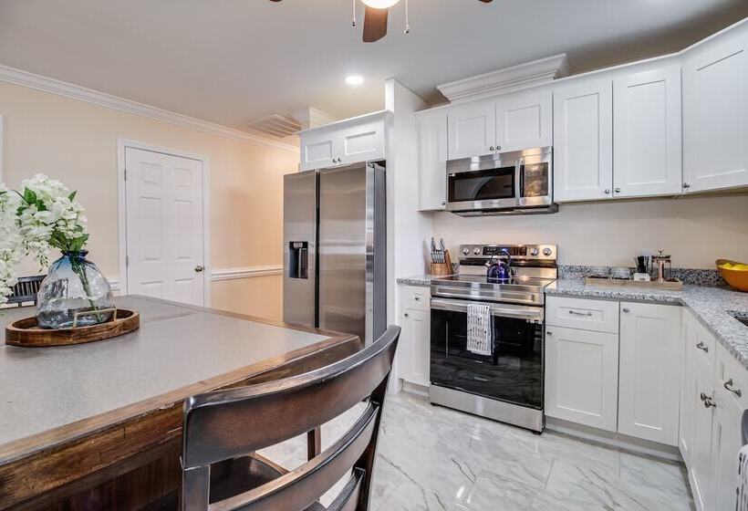 Family Home Near Downtown & Convention Center!