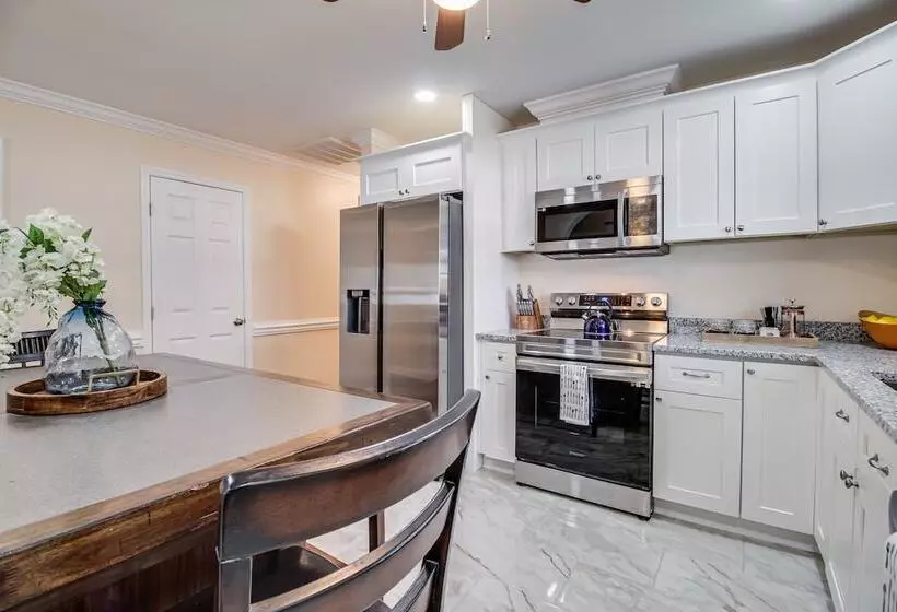 Family Home Near Downtown & Convention Center!
