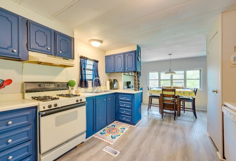 Family Home On Lake Sinclair W/ Dock & Kayaks!