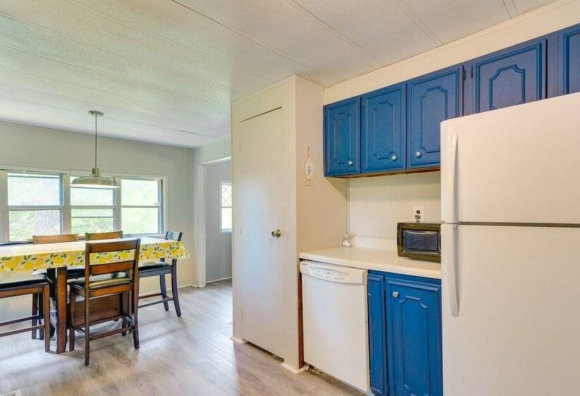 Family Home On Lake Sinclair W/ Dock & Kayaks!